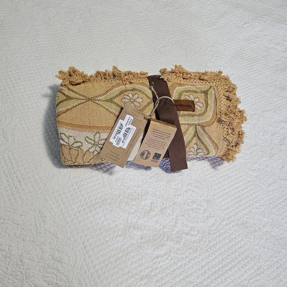 Wandering Floral Patterned Throw with Fringe - Picture 7 of 12